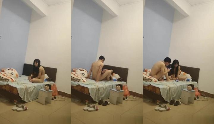 【东莞小次郎】小哥网上约炮小妹妹被偷拍，身材苗条胸不小，小伙干得太卖力啪啪声超大，对白清晰搞笑