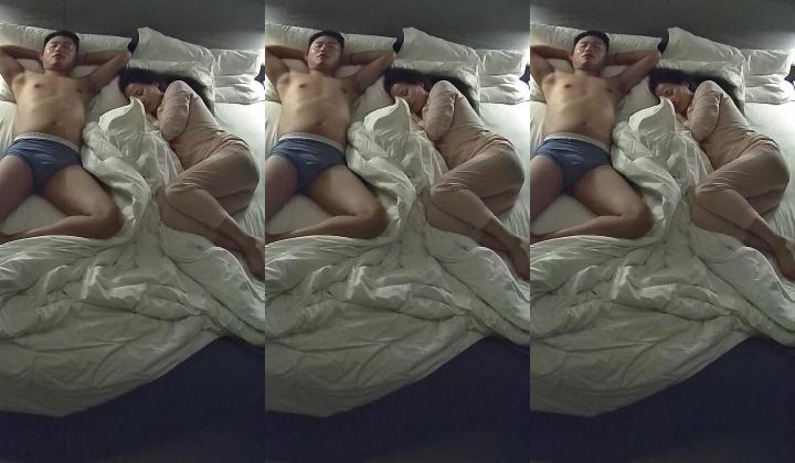 酒店针孔偷拍 ️粉色睡衣微胖小妹惹得精壮男友一炮接一炮操