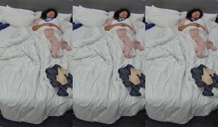 酒店针孔偷拍 ️粉色睡衣微胖小妹惹得精壮男友一炮接一炮操