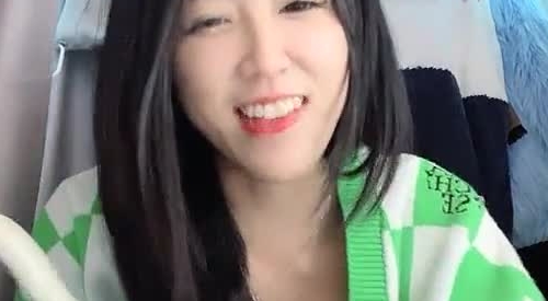 极品御姐~奶子超漂亮~性感迷人雪白的翘屁股~扭动摇摆迷人的小蛮腰~笑起来色迷迷勾人魂~叫人如何能