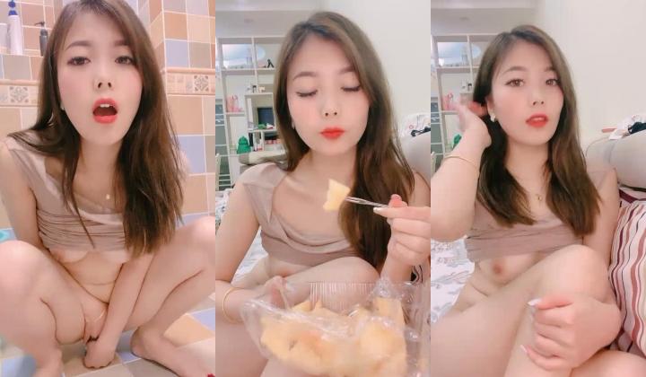 ️ 极品尤物气质美御姐，卫生间疯狂插穴，美腿无毛嫩穴，发骚好想要，M腿双指猛扣，解决欲火