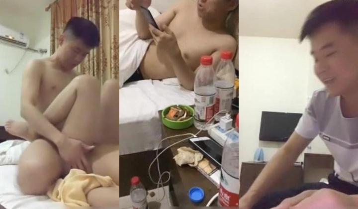 两个屌丝小伙旅馆嫖妓第一个小姐加钱也不让拍脸打电话让老鸨带另一个小姐来300块包夜