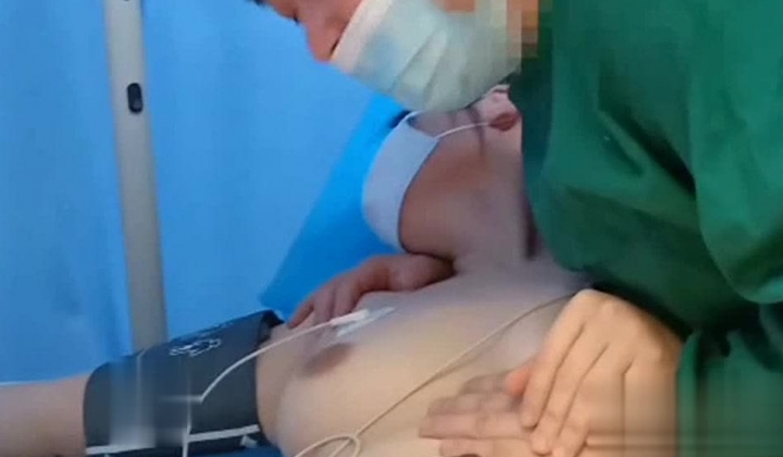 【妇科医院偷拍】流产手术猥亵胸部的男医生