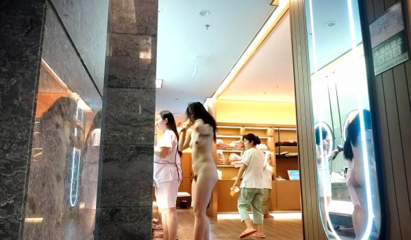 国内某高端会所更衣偷拍~高质量美女络绎不绝