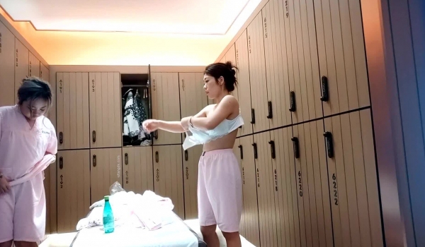 国内某高端会所更衣偷拍~高质量美女络绎不绝