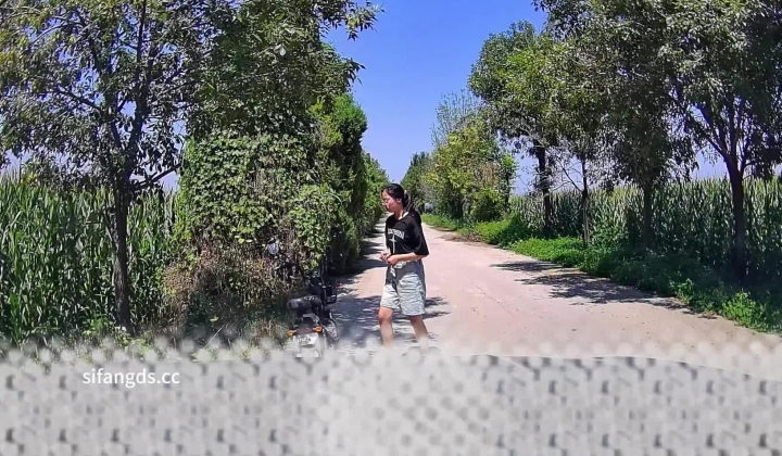 【私房破处偷拍】，乡村田野公路，车上强制啪啪，奶子坚挺，圆润，骚逼小蝴蝶型