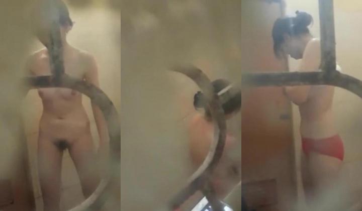 窗外偷拍刚下班的美乳打工妹洗澡妹子貌似对红色内裤情有独钟换下来那条透明的比较性感