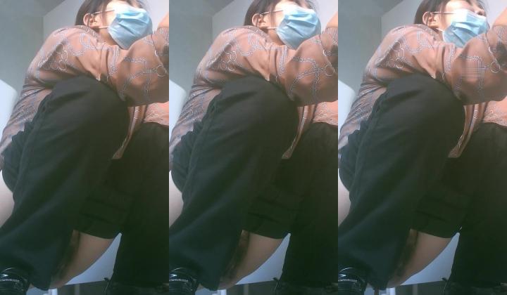 培训机构女厕双机位近景高清偸拍 多位小姐姐方便，脸逼同框看点十足