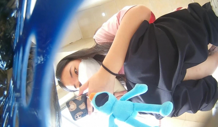 公园女厕暗藏摄像头偷拍 美女少妇的各种美鲍鱼