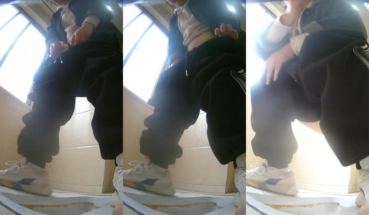 培训机构女厕双机位近景高清偸拍 多位小姐姐方便，脸逼同框看点十足