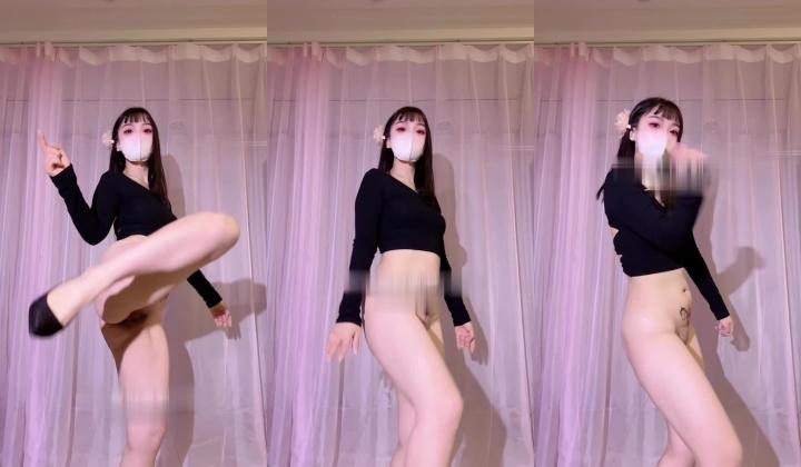 推特白虎双马尾【婉婉Wanwan_2333】顶级VIP动感裸舞给我擦皮鞋