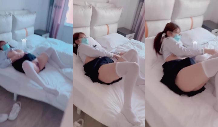 稀缺首发 极品大学生巨乳萌妹 一只桃桃 裸舞合集！在寝室当着同学露胸