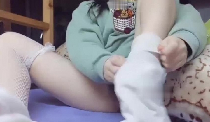 青春无敌举牌圈嫩妹极品反差婊，多位小姐姐私人高价定制