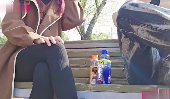 【狂情哥哥】和妹妹在公园野战爽翻天小亭子里疯狂抽插白嫩翘臀