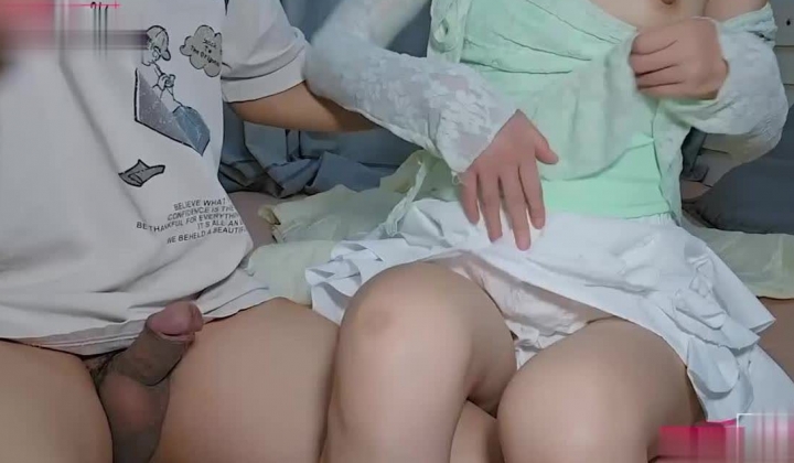 【狂情哥哥】出租屋空调坏了来哥哥家避暑妹妹欲望来袭勾引哥哥激情后入射满肥臀