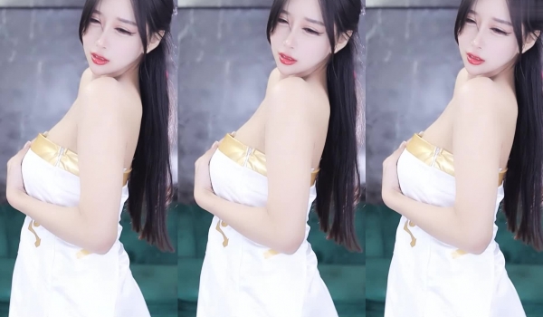 【极品稀缺 ️斗鱼网红女神】最新藏宝图之舞神一姐『小恩雅』貂蝉诱惑魅惑专享 亮点满满