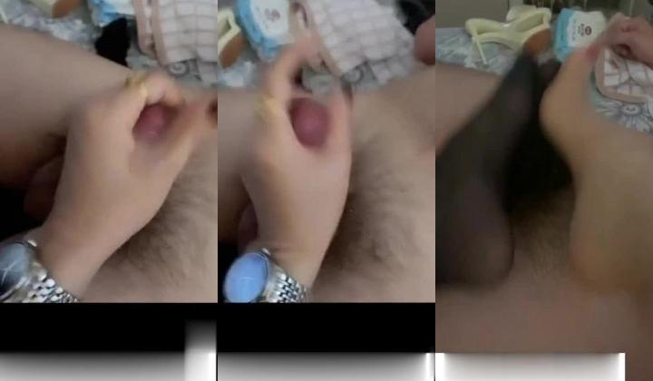 《足交控 ️必备》推特网红【薇薇小姐姐】最新私拍，各种白嫩裸足丝足推油出货外加淫语挑逗