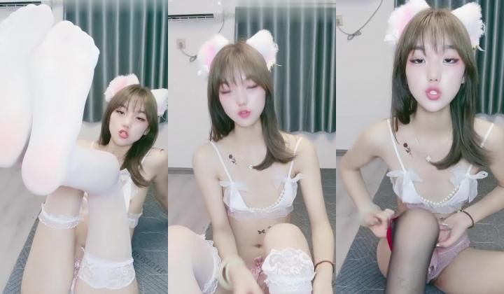 新人卡哇伊舞蹈小妹！高颜值性格活泼！白丝美腿贫乳小奶，热舞扭腰，掰开小穴近距离特写