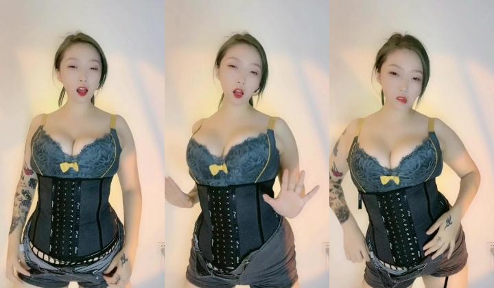 快手已永久封停18万粉丰腴大胸反差骚女【欣妹妹】全裸骚舞、抖奶、顶胯各种高潮脸