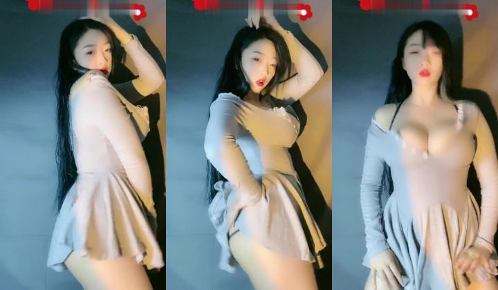 快手已永久封停18万粉丰腴大胸反差骚女【欣妹妹】全裸骚舞、抖奶、顶胯各种高潮脸