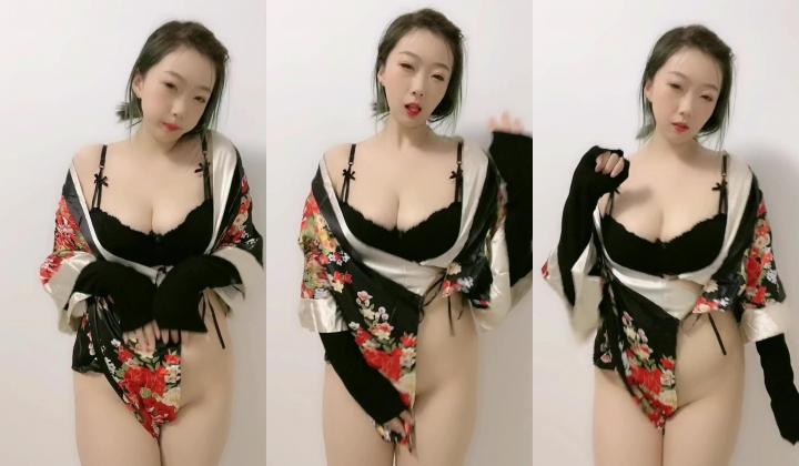 快手已永久封停18万粉丰腴大胸反差骚女【欣妹妹】全裸骚舞、抖奶、顶胯各种高潮脸