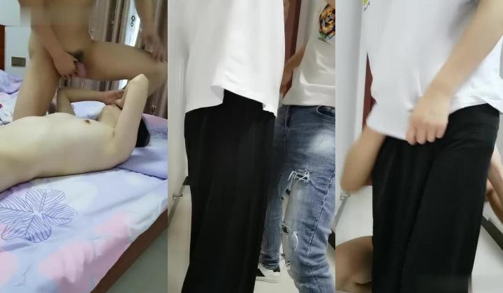 骚男勾搭良家小少妇，进门脱光按着脑袋口交大鸡巴，到了床上玩69草嘴真刺激，各种体位爆草抽插小骚逼
