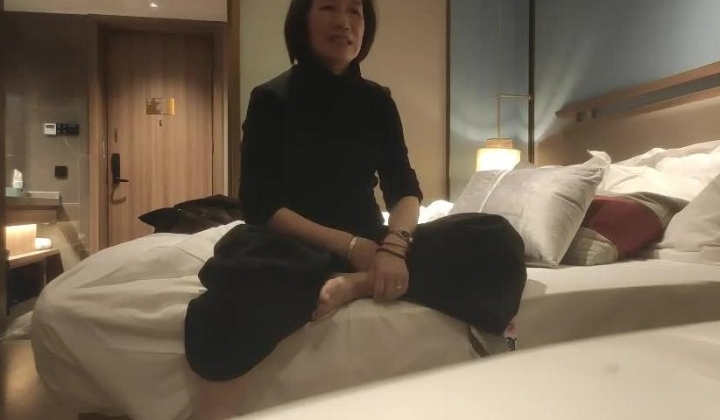 【良家故事】，攻陷良家姐妹团，再不疯狂就没时间了，最屌炸天的三位姐姐，带着小孙子约炮