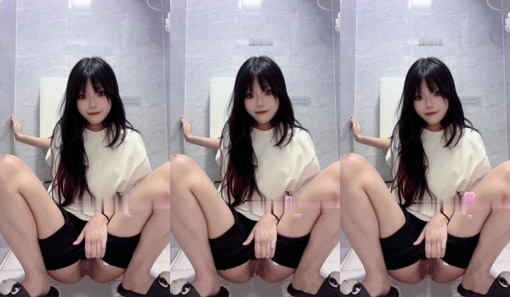超人气反差萌妹，露脸福利姬【甜筒yuki】付费私拍，裸舞自慰放尿洗澡，又纯又骚，太顶了