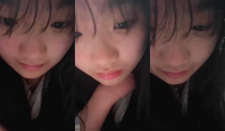 最正宗在读学妹下海【差点是学霸】逼毛围着骚逼长满一圈 掰开逼逼又粉又嫩 扣穴自慰 过瘾