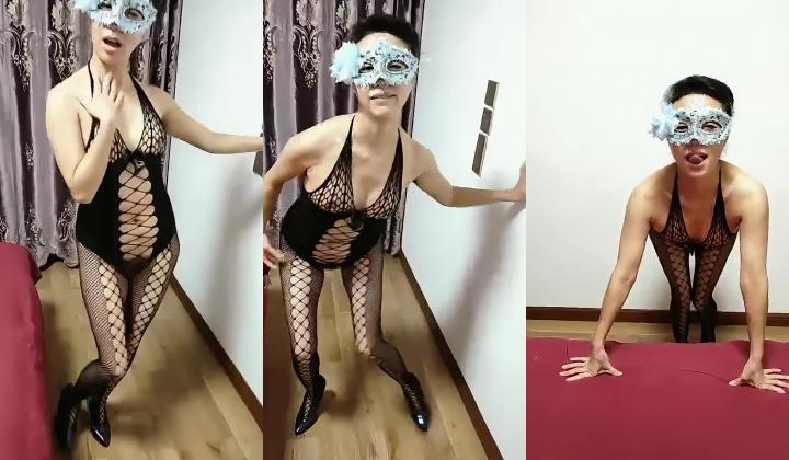 最新快手泄密！70后满级骚货熟女【孤芳自赏】高频率自慰流白浆，肛交性爱，满足不了的老母狗