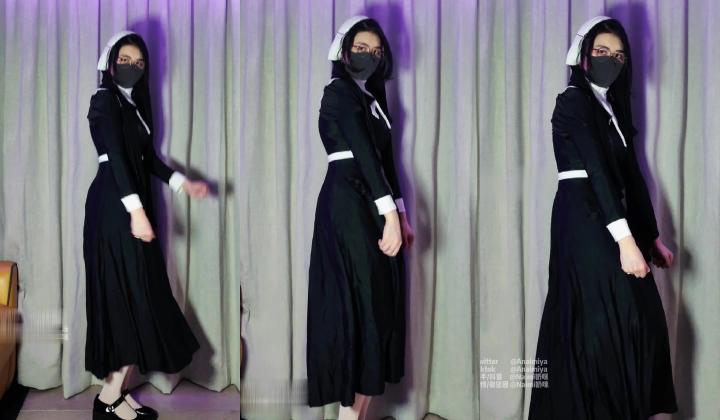 【极品资源】推特超火反差母狗【奶咪Naimi】最新订阅福利 可爱少女年末收官作品【世界杯裸舞+修