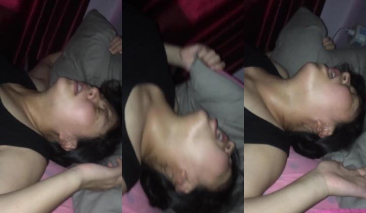 【百度云泄露】深圳大神的两次性爱经过，女主相貌很可爱清纯，短发纹身，胸部很大，口交颜射，贵在真实