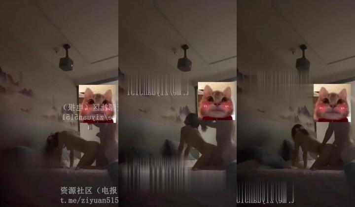92年绿帽母狗人妻「银行母狗人妻」《妈妈是母狗》带露脸照“告诉儿子女儿，你在干嘛？”人妻：“对不起，儿子，妈妈在被别人操！”