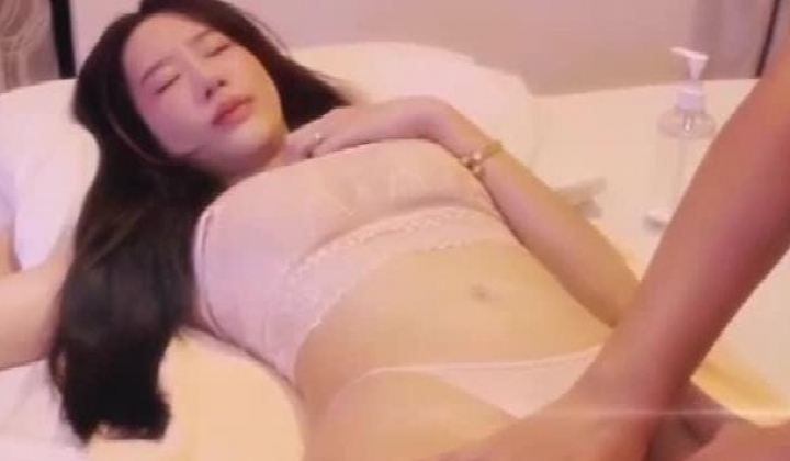 超极品尤物享受单男SPA ️最后被大鸡巴灌满小母狗的骚穴