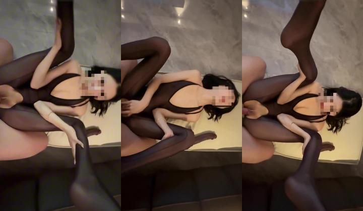 专操欲求不满的极品翘臀少妇淫妻长屌收割机「Xxxt」颜值最炸裂的极品女神！苗条极品长腿黑丝连体，第一人称视觉拉满长屌抽插