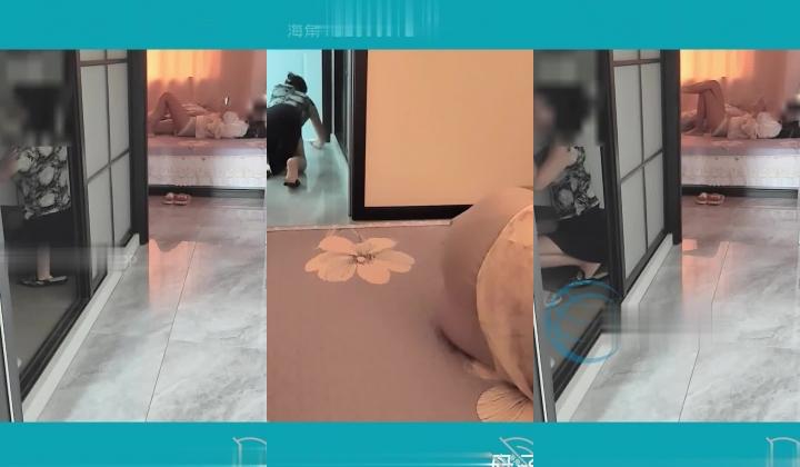 【母子乱伦】我姨在房间玩手机，我在卫生间操我妈