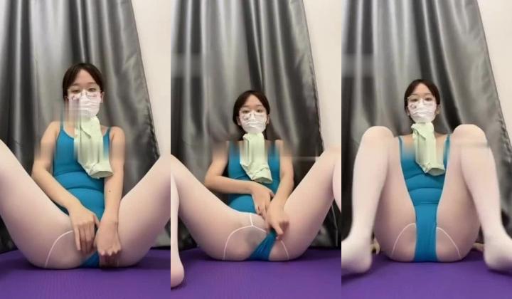 ️最新抖音泄密！东北气质反差骚姐姐【香香一字马】定制福利，裸舞脱衣舞自慰高潮喷水
