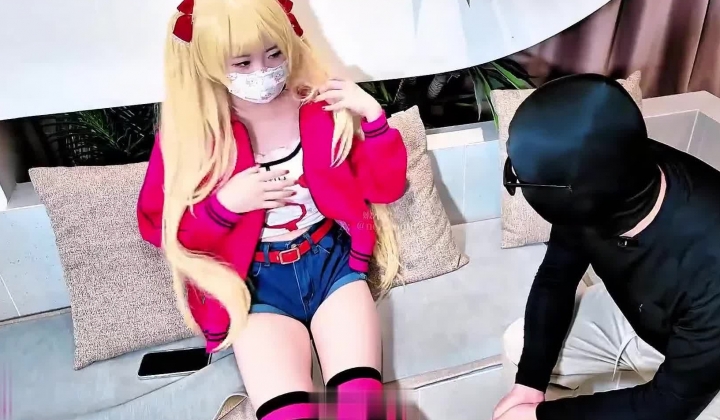 萝莉少女【嫩小兔】《继父春药迷奸秋月爱莉 彻底沦为鬼父的肉便器》粉嫩白虎穴被抹上润滑剂玩弄 无套