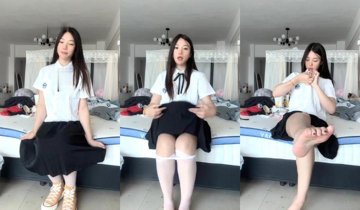 高颜值苗条美女【梦梦老师】重金定制福利，脸穴同框道具自X，高清特写私处粉粉嫩嫩，撸点拉满