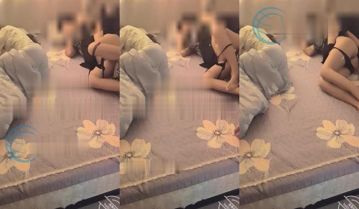 【母子乱伦】在我姨背后偷偷操我妈，紧张刺激的要死！