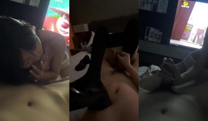 珠江06年大一学妹，身材嘎嘎得香，奶子嫩出水，JK床上淫荡交欢