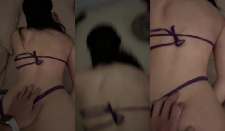 喜欢玩抖音的美少妇 ️穿上紫丝情趣装 ️被金主狗链手铐齐上阵抽插调教