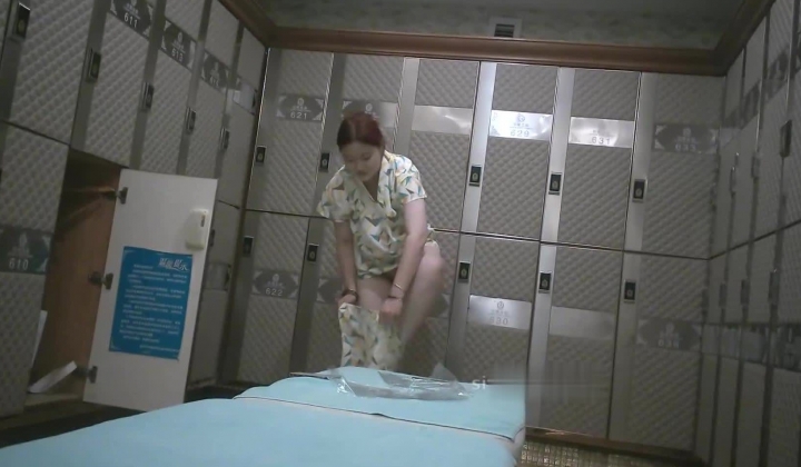 国内『温泉会所』贴脸偷拍沐浴更衣泳池戏水 超多美女良家少妇近距离接触