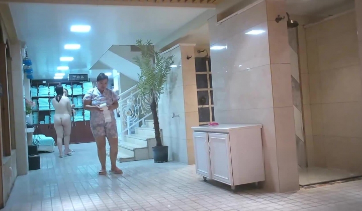 国内『温泉会所』贴脸偷拍沐浴更衣泳池戏水 超多美女良家少妇近距离接触