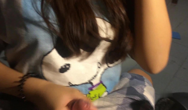 大一清纯学妹与男友同居自拍流出