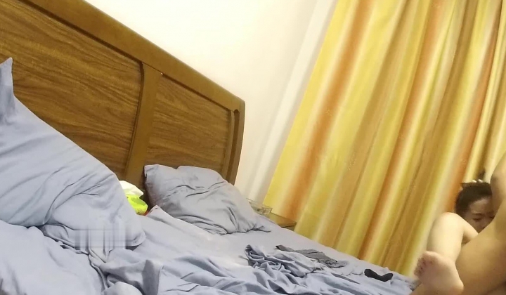刚实习的小护士，奶子坚挺好看，没做过几次还是蛮紧的。给别人扎完针就跑出来挨操了