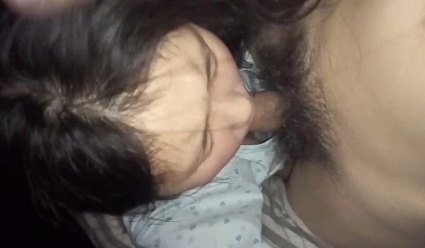 度娘流出娇小可爱的学院美女和男友啪啪,男的用淫语挑逗,要找朋友一起操她,边干边拍,淫叫：太深了,