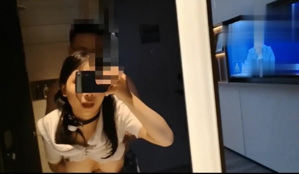 酒店调教年轻妹子，胸部又大又挺