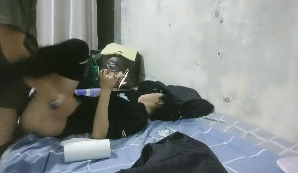《梁哥寻妹子》城中村扫街连续搞了2炮一老一少第一位大长腿高冷年轻嫩妹长得不错比较谨慎要求解锁手机
