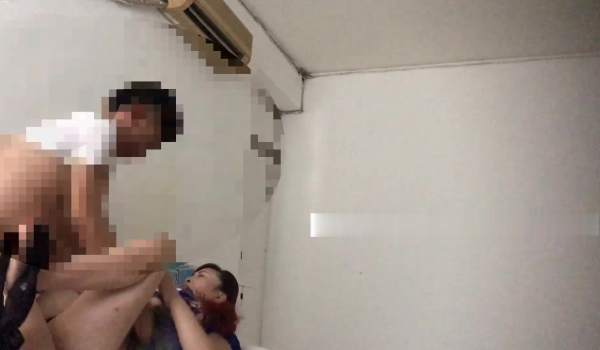 91男人天生爱风流 路边洗头房泻火没有年轻妹子在只好上老板娘表情好销魂啊200块真好赚